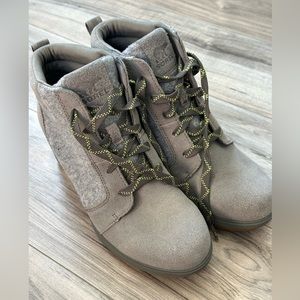 Sorel Evie Ankle Bootie Lace Up Wedge Boot Winter Fall Grippy in Gray Size 8.5